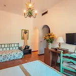 מלון Sirina 4*